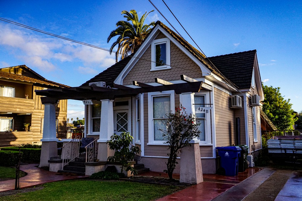 Headlines: Combined Annual Income of $178,400 Needed to Buy a Home in Southern California