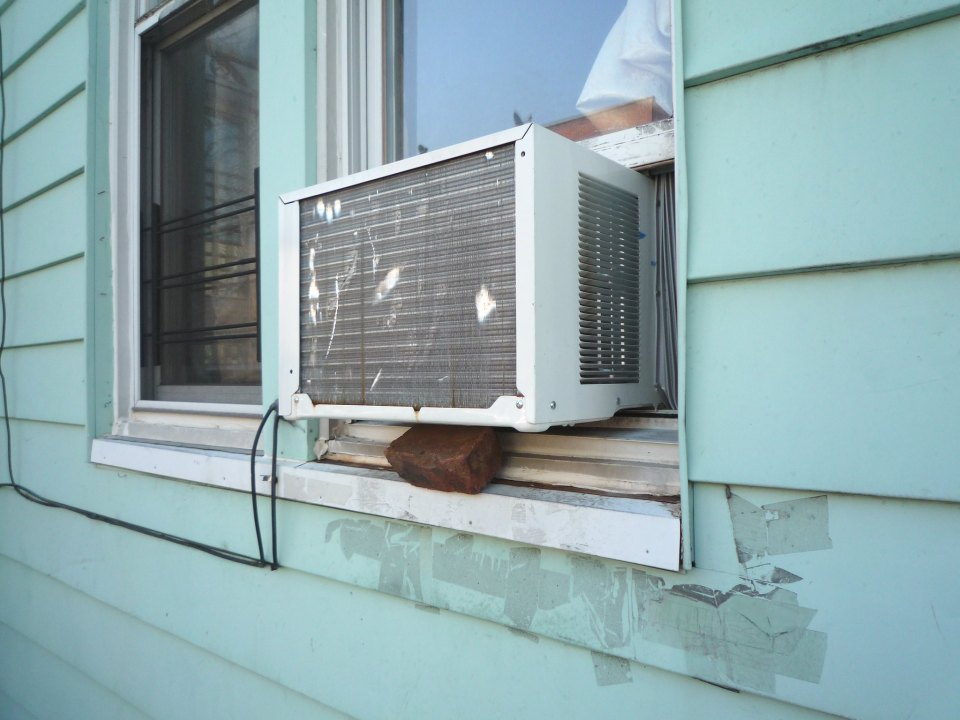 Should L.A. Landlords Be Required to Provide AirConditioning to All