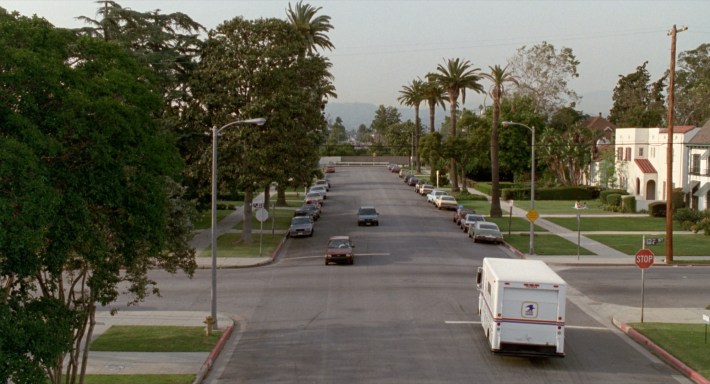 The mail truck departs Justice’s house headed to Oakland. Screenshot via Columbia Pictures.
