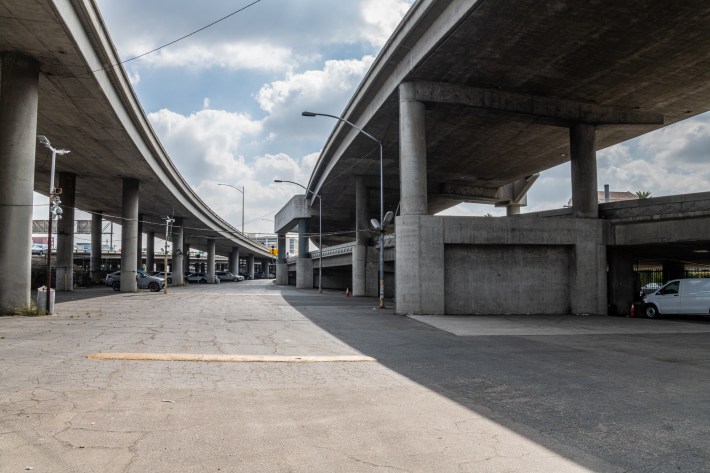 Looking east from under the 10 freeway. Photo by Jared Cowan for L.A. TACO.