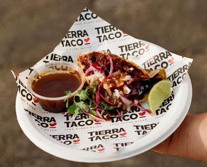 A plated vegan taco de birria from Tierra Taco