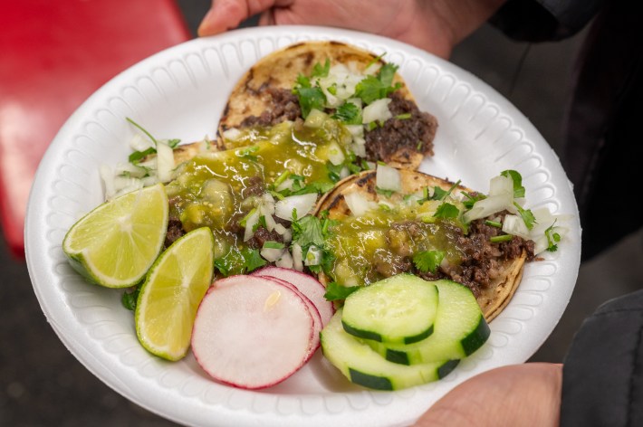 Tacos de cabeza at Tacos El Cacheton.