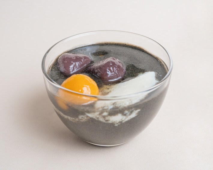 Back sesame soup with tofu pudding and taro balls dessert at Bistro Na's