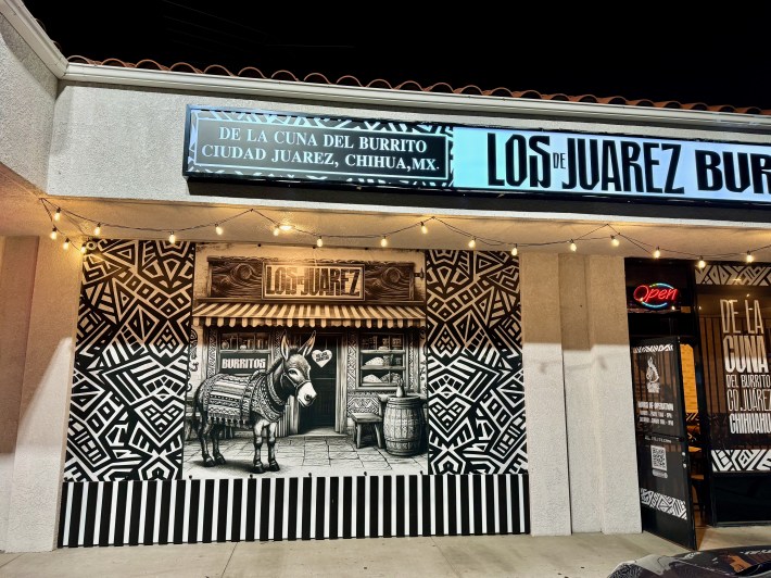 Outside Los De Juárez Burritos.
