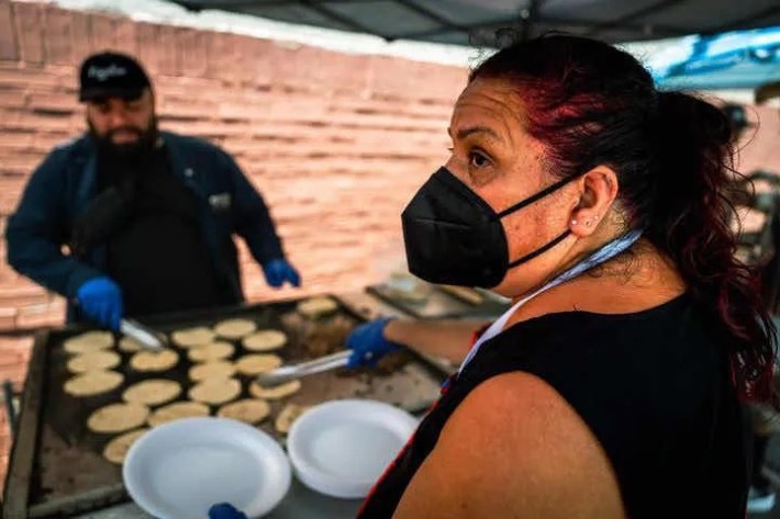 RocknRoll foodie and volunteers plating the free tacos. Photo courtesy of @altered_state_media23/Instagram.