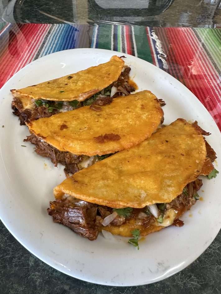 Tacos de birria at La Que Si Llena.