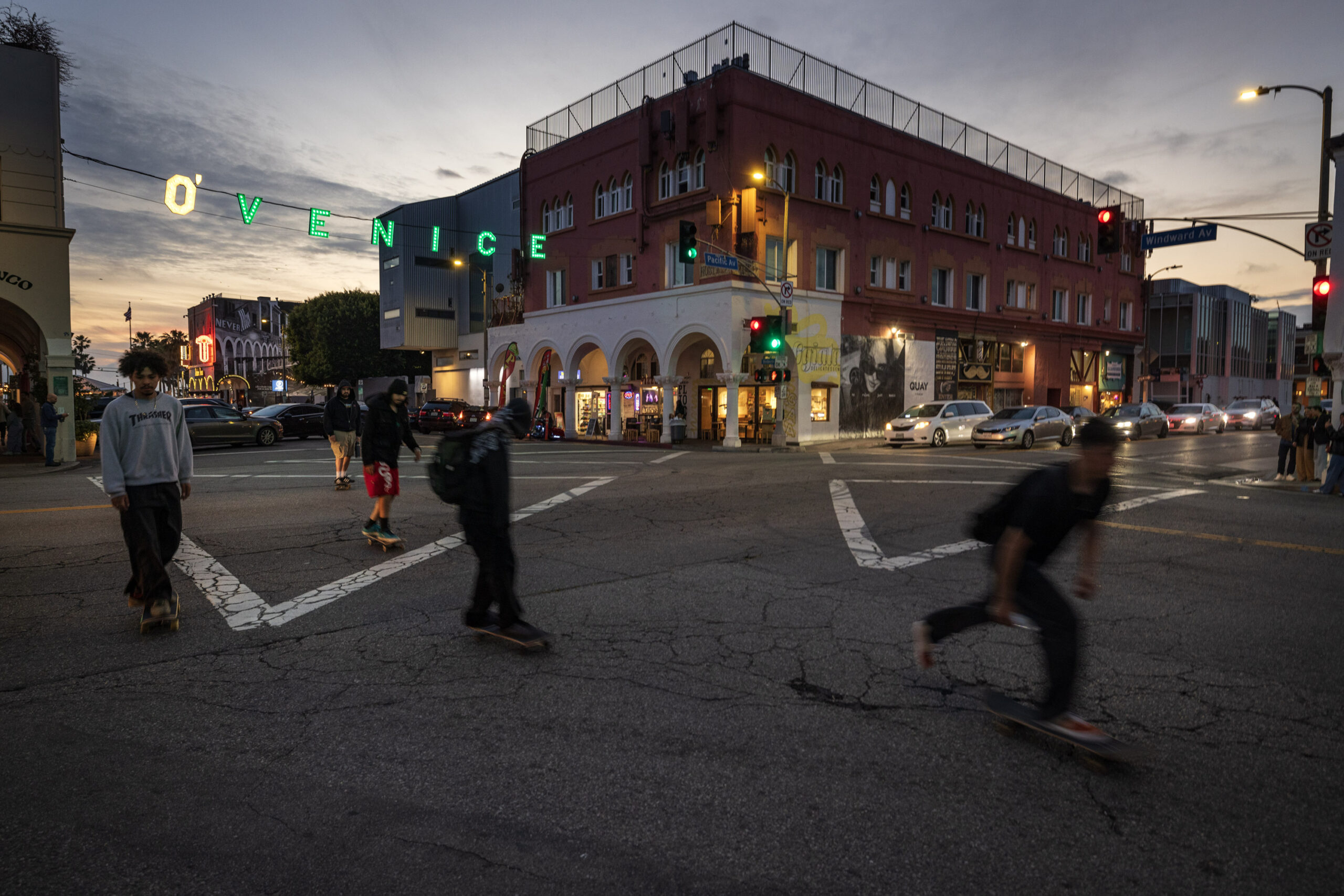 Venice Beach Hostel, which draws budget-minded tourists, is actually a 28-unit rent-controlled apartment building. Photo: Barbara Davidson for ProPublica.