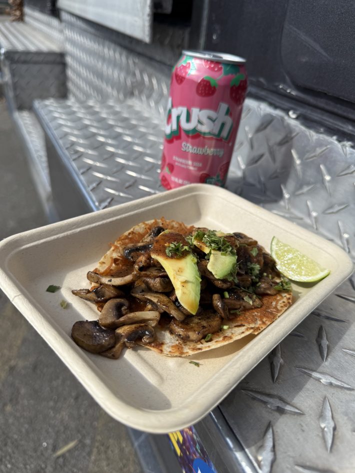 Taco de hongo at Gracias Señor