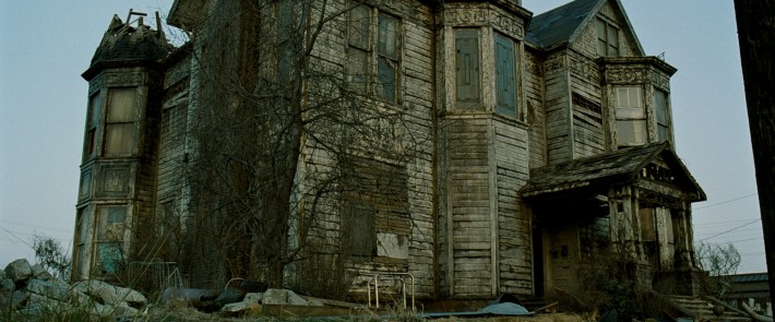 Tyler Durden’s house. Screenshot via Twentieth Century Fox.