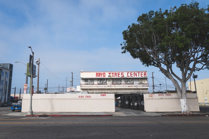 Rayo Tires at 505 N Avalon Boulevard. Photo by Jared Cowan for L.A. TACO.