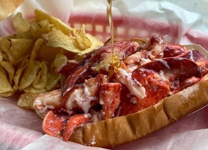 Maine lobster roll at Luke's Lobster.