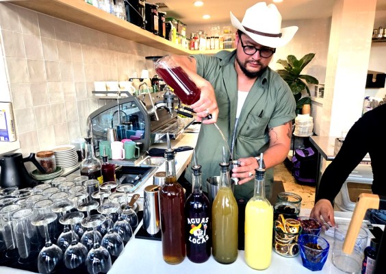 Bar Nuda Takes Over Venice With Zero-Proof Carajillos, Sushi-Grade Tostadas, and ‘Sade Night’