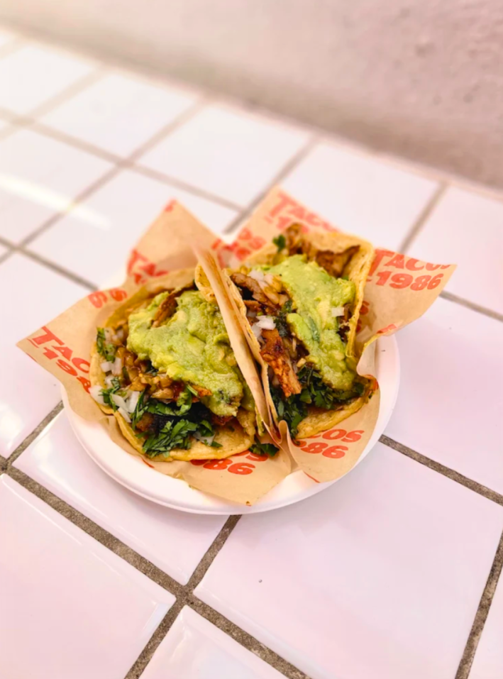 2 tacos de asada.