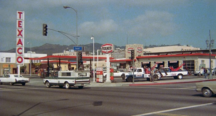 Texaco at Sunset and Ivar Screenshot via Universal Pictures.