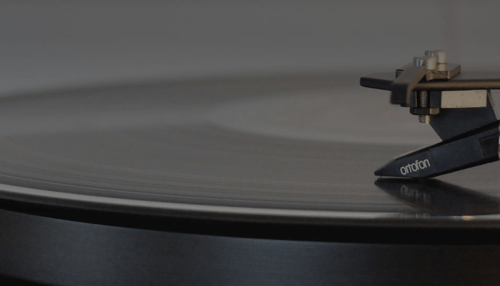 a record player needle is on top of a vinyl record