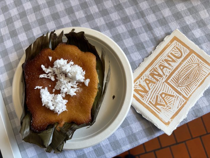 a plate of bibingka and a note saying "nananu ka"