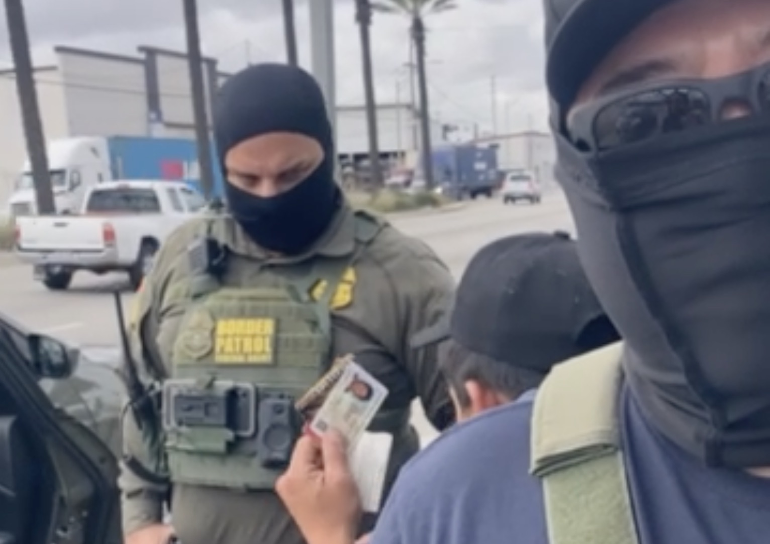 Kavanaugh stop. Photo via Memo Torres for L.A. TACO.