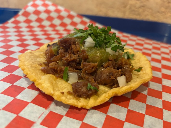 a corn tortilla with carnitas