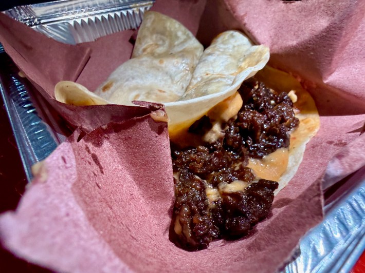 Chicharrón de res.