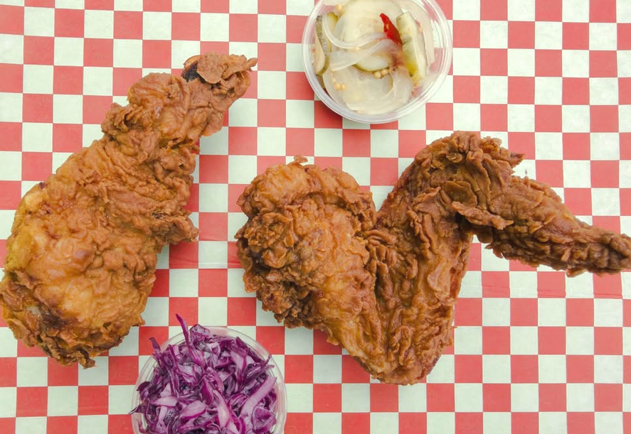 lataco.com - Hadley Tomicki - Hollywood's Beef Tallow-Fried Chicken Is Lighting Foos Mouths On Fire ~ L.A. TACO