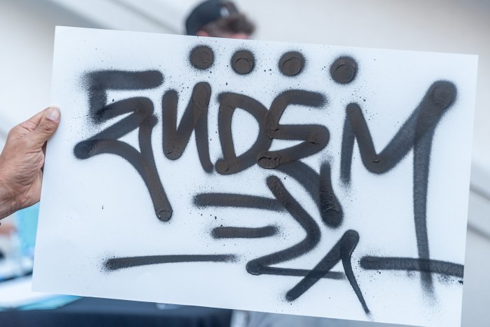 graffiti reading "ENDEM"