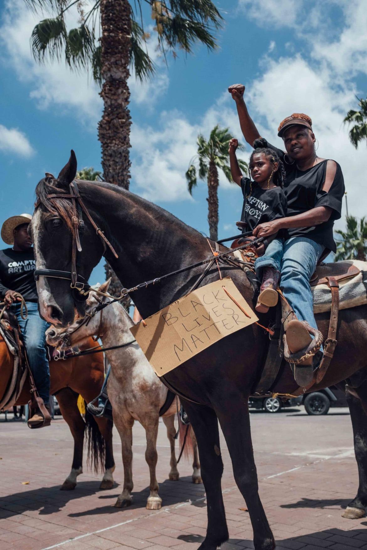 A Hundred Black Horse Riders Showed up to Support the Compton Cowboys ...