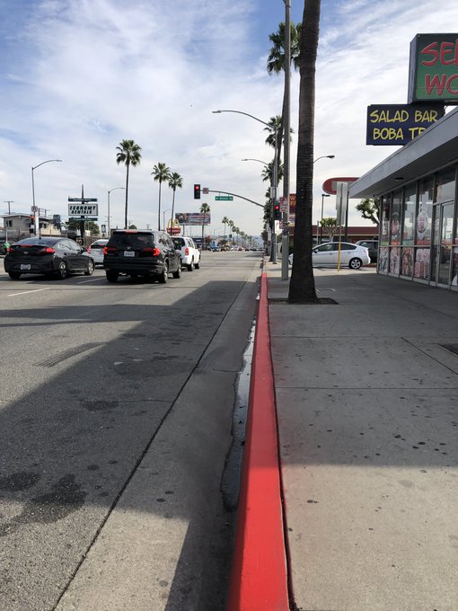 photo of red curb on Whittier boulevard. 