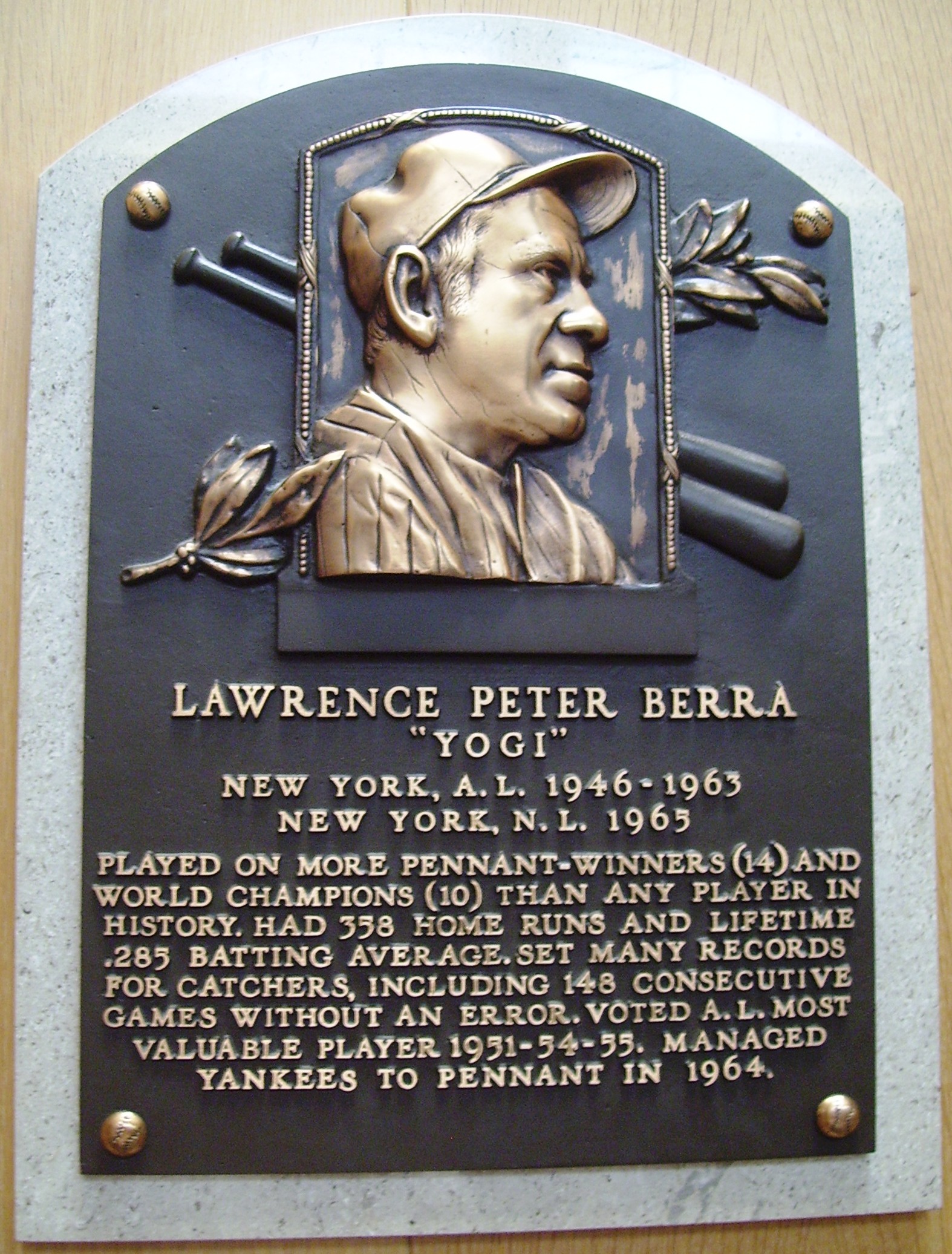 HOF_Berra_Yogi_plaque