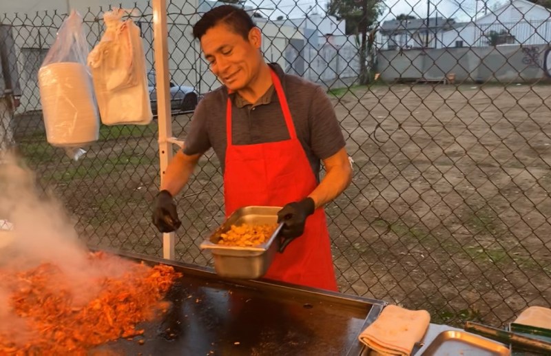 Luis prepares for a busy night. Photo by Nancy Cruz.