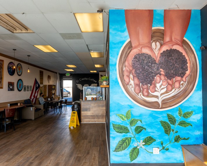 The vibe inside El Cielito Cafe. Photo by Elmer Argueta for L.A. TACO.