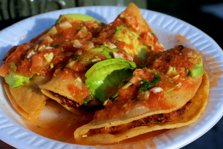 Tacos dorados de camarón. 