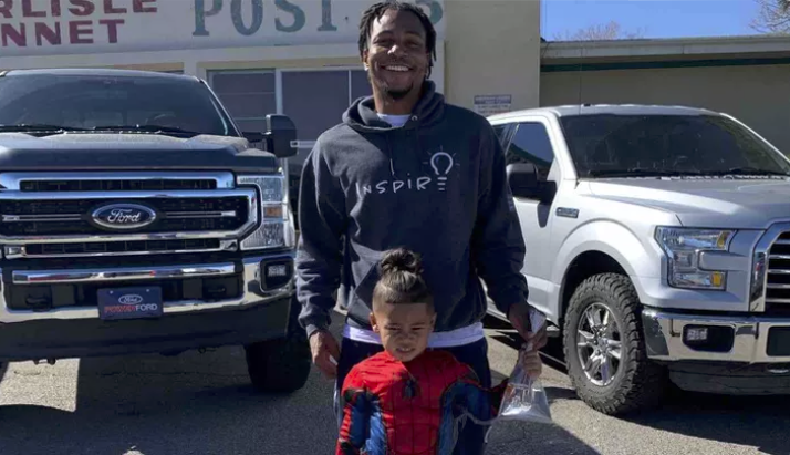 Keenan Anderson with his son.