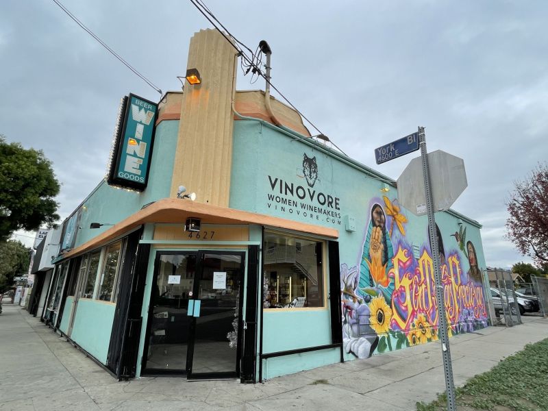 Vinovore's corner location on Colorado Boulevard. Photo by Melissa Mora Hidalgo. 