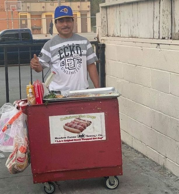 Hot dog vendor at baseball game, Stock Video