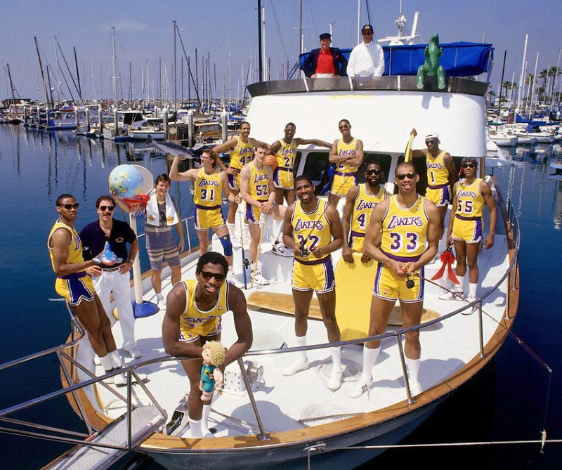lakers_yacht