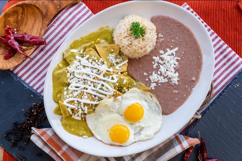 Buenísimos chilaquiles! - Picture of Lalo!, Mexico City - Tripadvisor