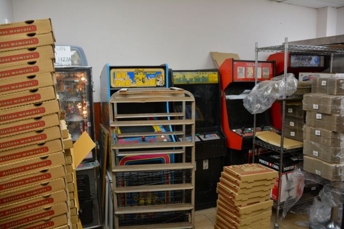 The dusty arcades inside Thai Curry Pizza.