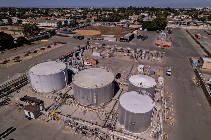 The Warren Energy & Power oil drill site in a residential neighborhood in the city of Wilmington, California. Photo by Ted Soqui.